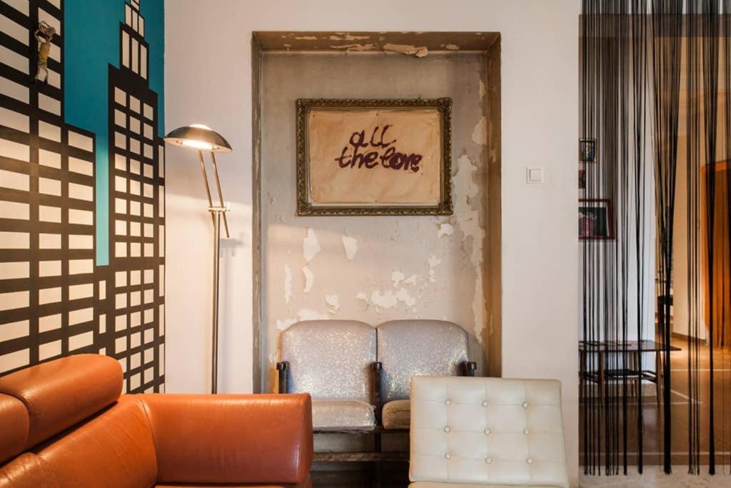 Mid Century 3 Bdr City Centre Townhouse เอเธนส์ ภายนอก รูปภาพ