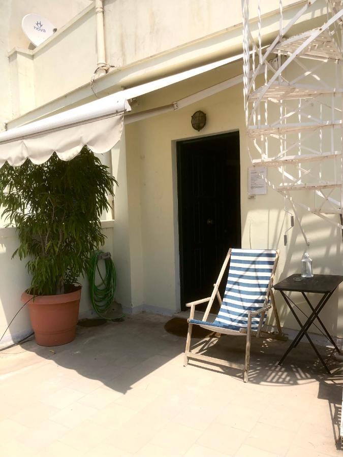 Mid Century 3 Bdr City Centre Townhouse เอเธนส์ ภายนอก รูปภาพ